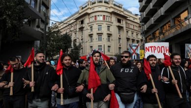 Miles de personas protestan en Grecia contra la creación de universidades privadas