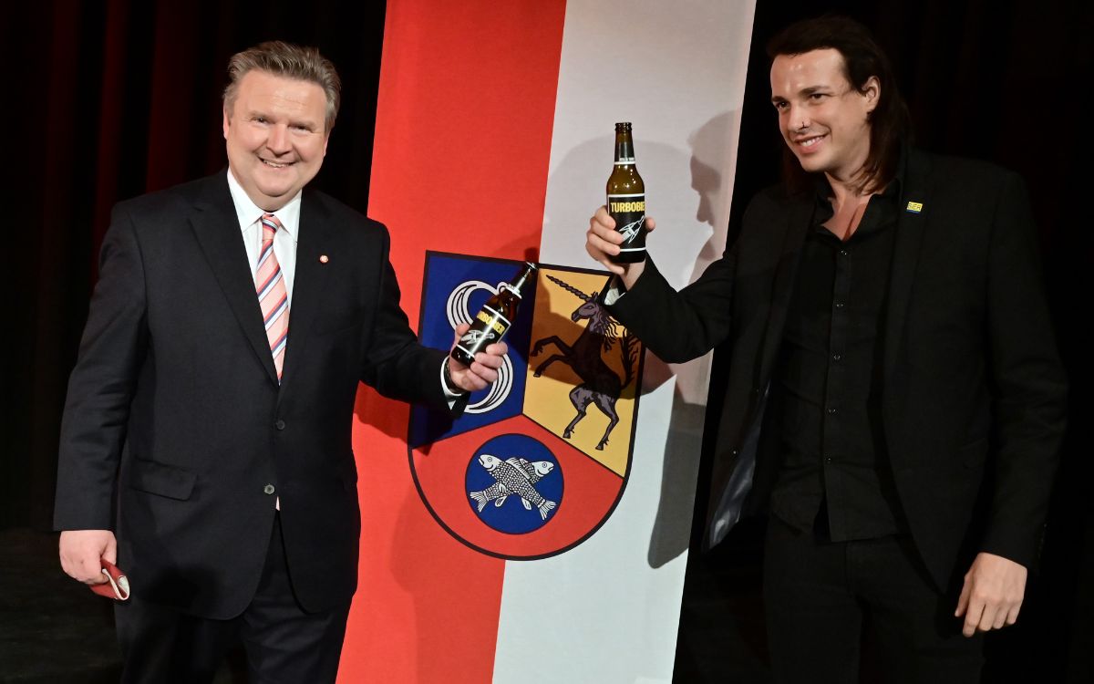 Partido de la Cerveza; empezó como broma, ahora busca entrar al Parlamento de Austria