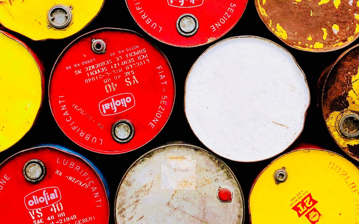 Precios del petróleo suben por preocupaciones sobre una crisis en Medio Oriente