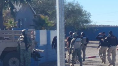Rescatan a 18 migrantes secuestrados en motel de Sonora; sujetos armados los bajaron de varios autobuses