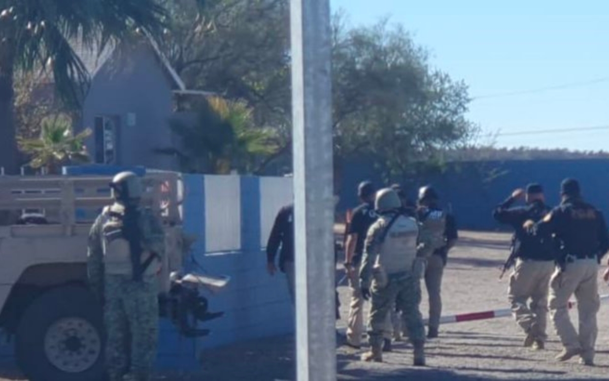 Rescatan a 18 migrantes secuestrados en motel de Sonora; sujetos armados los bajaron de varios autobuses