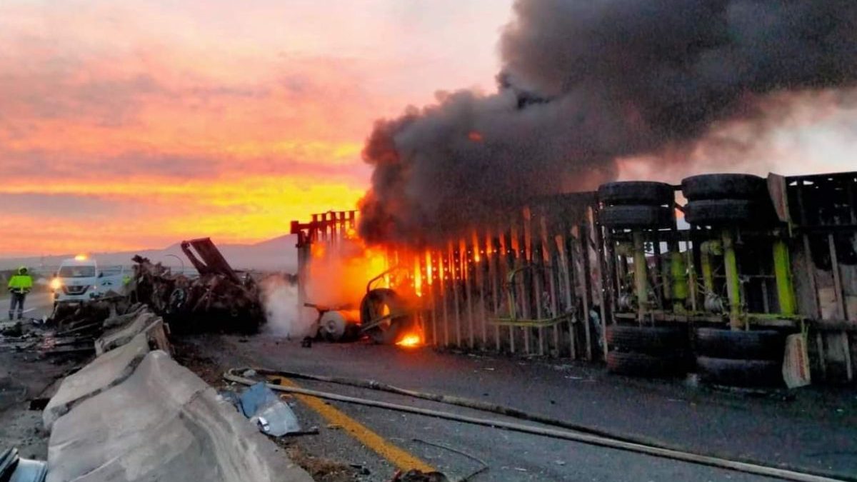 Se incendia tráiler tras accidente junto con dos vehículos en autopista Tepic- Guadalajara