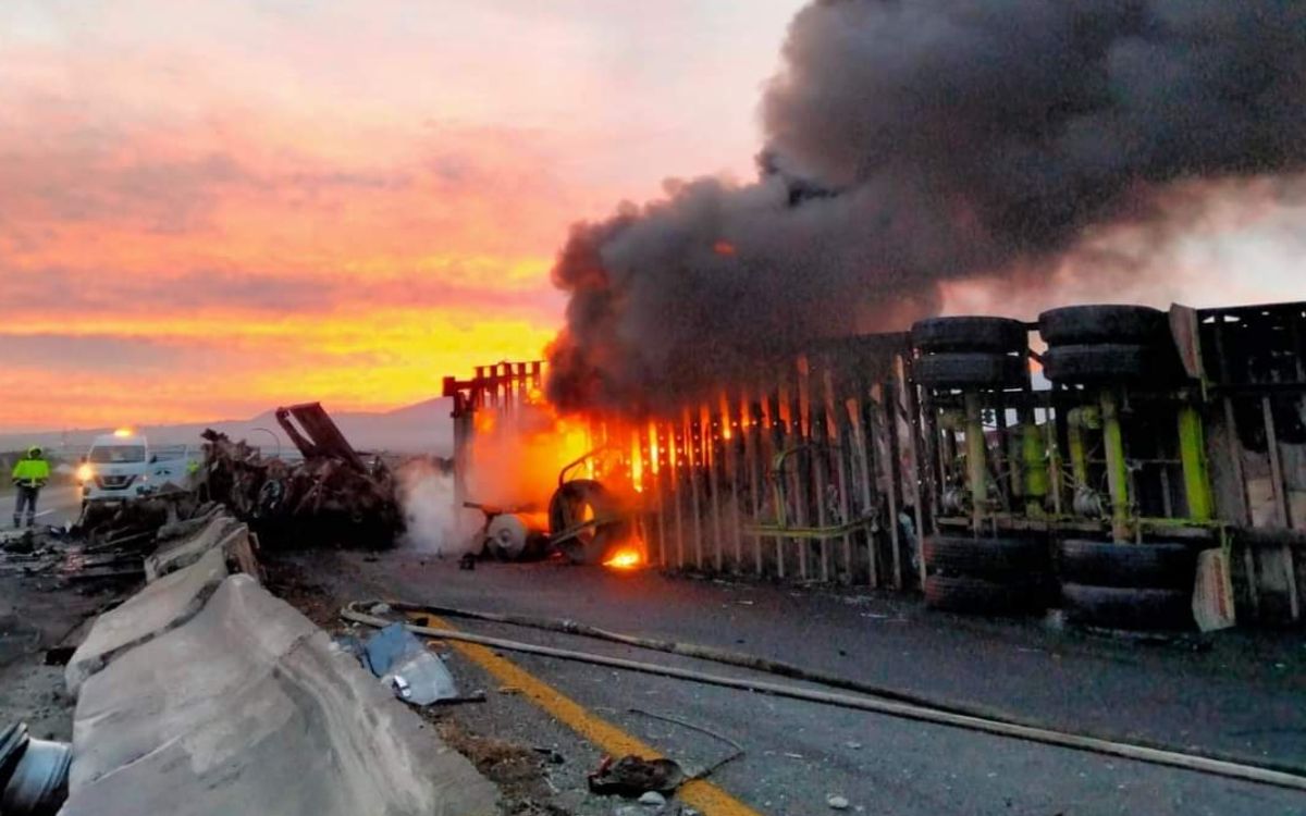 Se incendia tráiler tras accidente junto con dos vehículos en autopista Tepic- Guadalajara