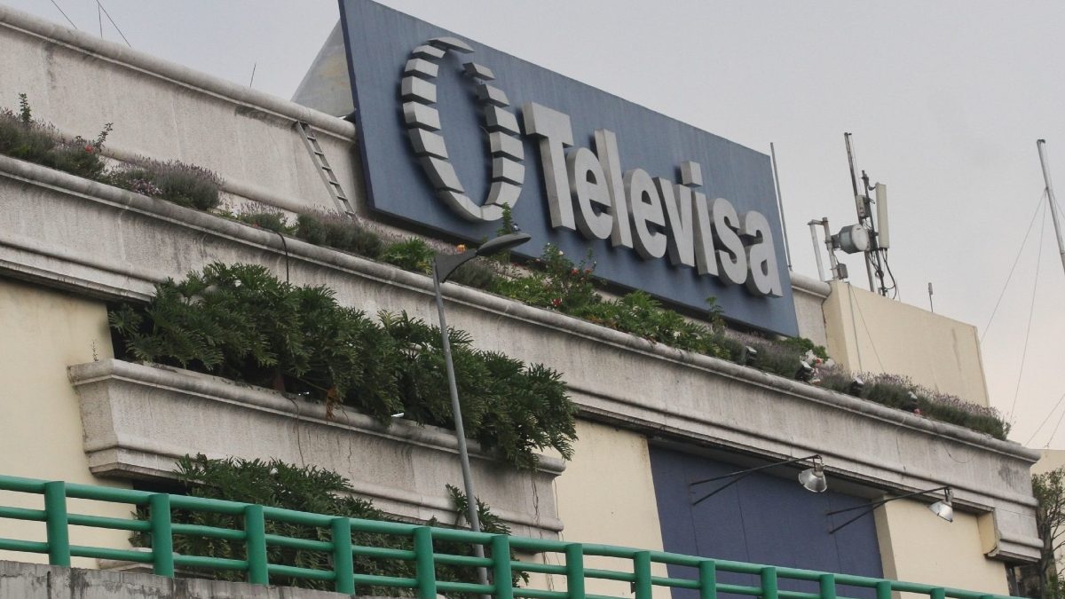 AMLO acusa a exejecutivo de Televisa de orquestar guerra sucia en su contra en 2018