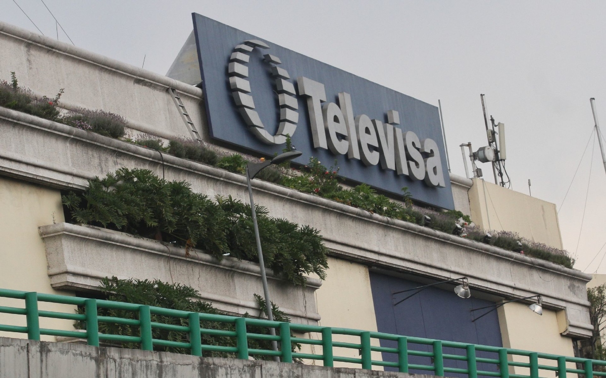 AMLO acusa a exejecutivo de Televisa de orquestar guerra sucia en su contra en 2018