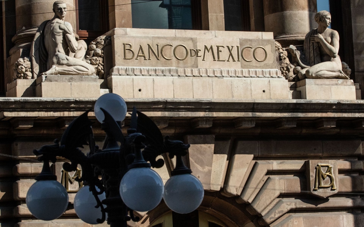 Banco de México baja la tasa de interés al 11%, su primer recorte en un año