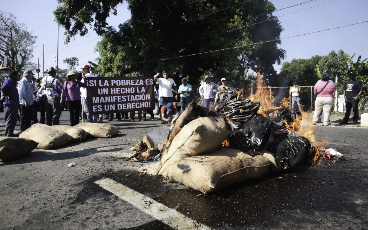 Cafetaleros de la frontera sur de México protestan para exigir mejores precios a Nestlé