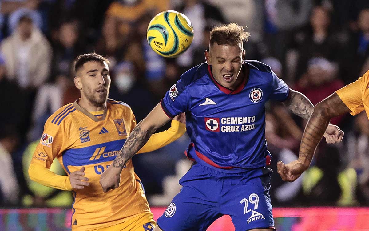 Cruz Azul vence a Tigres y salta al liderato del Clausura