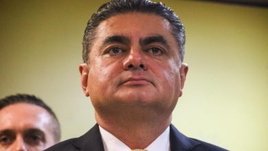Diputado Luis Espinosa Cházaro renuncia al PRD: 'ya no creo en liderazgo de Zambrano'