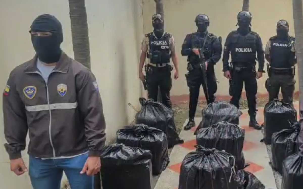 Ecuador asegura cerca de 1.5 toneladas de droga que supuestamente iban a ser enviadas a México