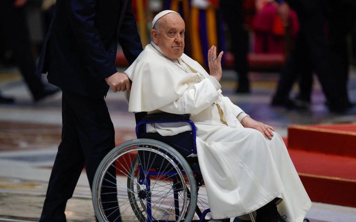 El papa Francisco se somete a revisión hospitalaria y regresa al Vaticano