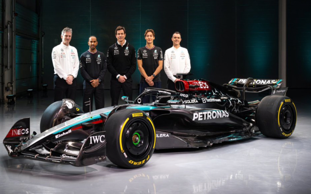 F1: Presenta Mercedes la última Flecha Plateada en la era Lewis Hamilton | Video