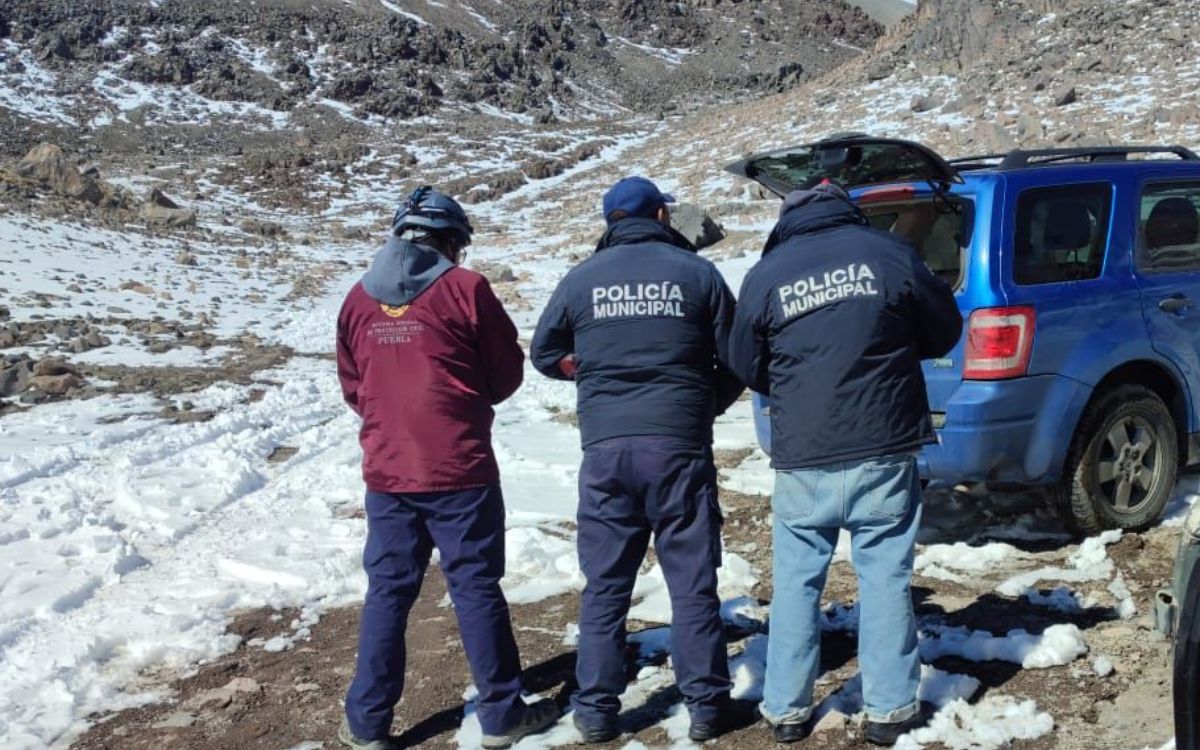 Rescatan a tres alpinistas extraviados en Pico de Orizaba; aún buscan al guía de la expedición