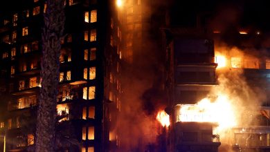 Se elevan a 10 los muertos en el incendio de un edificio de viviendas en España | Video