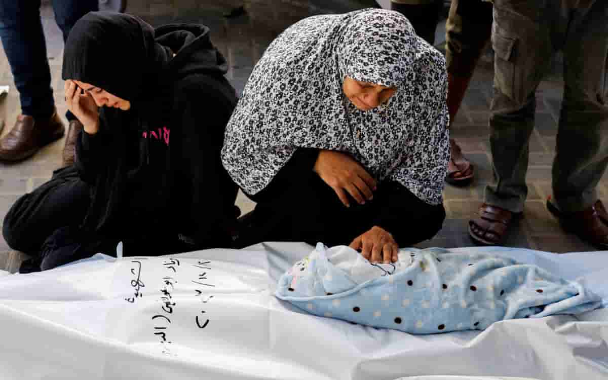 Suman 10 bebés y niños muertos en hospital de Gaza por ofensiva israelí