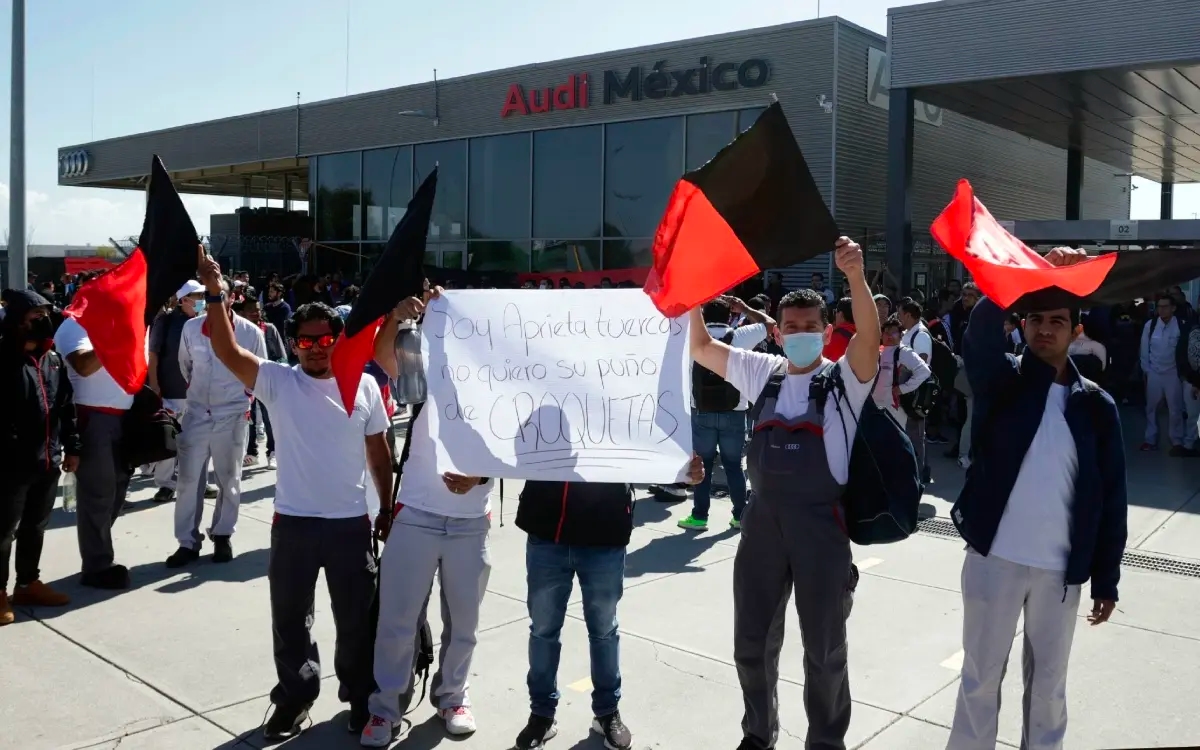 Trabajadores de Audi rechazan aumento de 7% y continúan la huelga