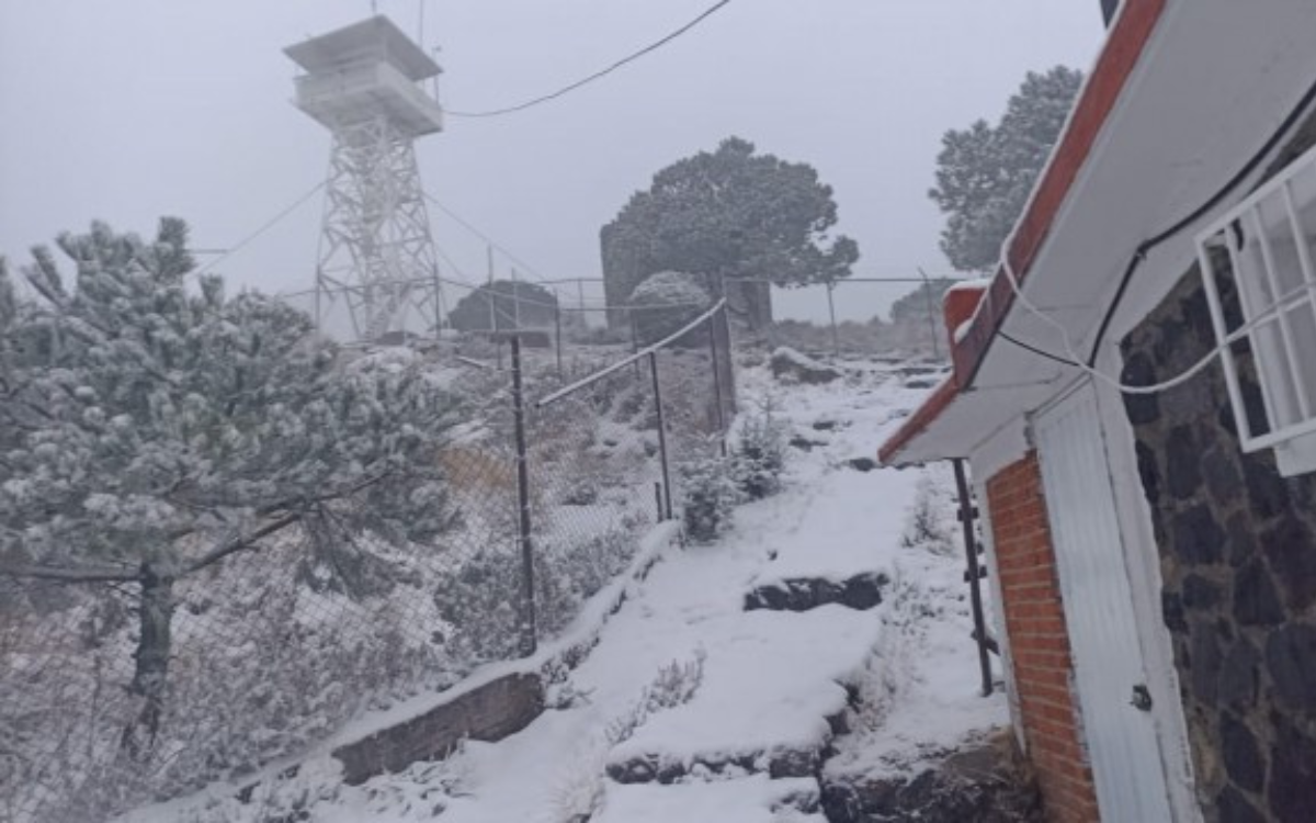 Videos | Nieve cubre de blanco partes de CDMX y Valle de Toluca
