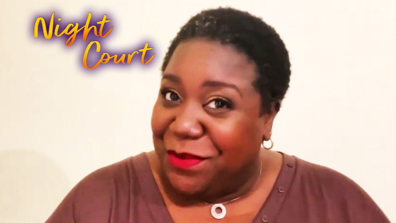 La estrella de Night Court, Lacretta, habla sobre los últimos desarrollos de la temporada 2 en la vida amorosa de Gurgs