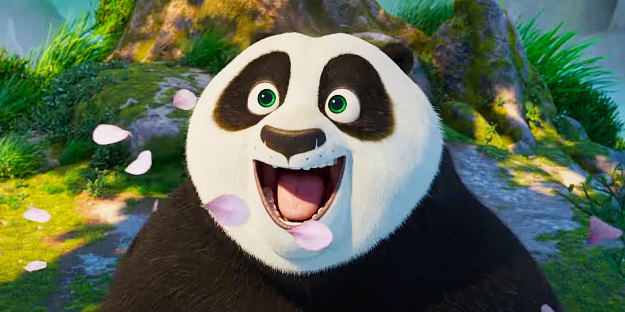 Po sonríe ampliamente con la boca abierta mientras los pétalos de las flores se mueven con el viento a su alrededor en Kung Fu Panda 4.