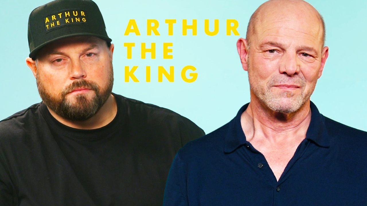 El director y autor de Arthur the King elogian las actuaciones de Mark Wahlberg y Simu Liu