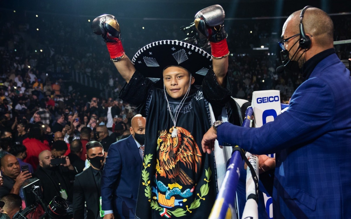 Mexicano ‘Pitbull’ Cruz hace nocaut técnico y se cuelga título superligero