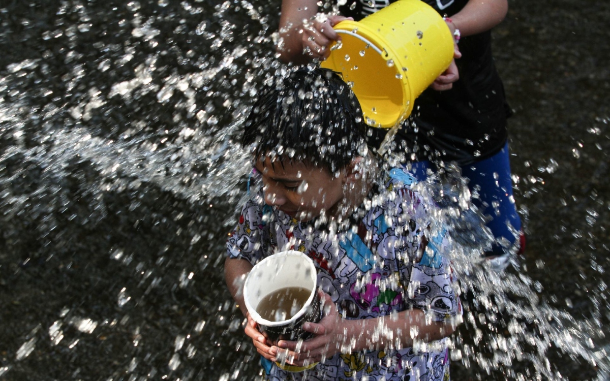 Multas de 10 mil y arresto por aventar agua en Sábado de Gloria en Naucalpan