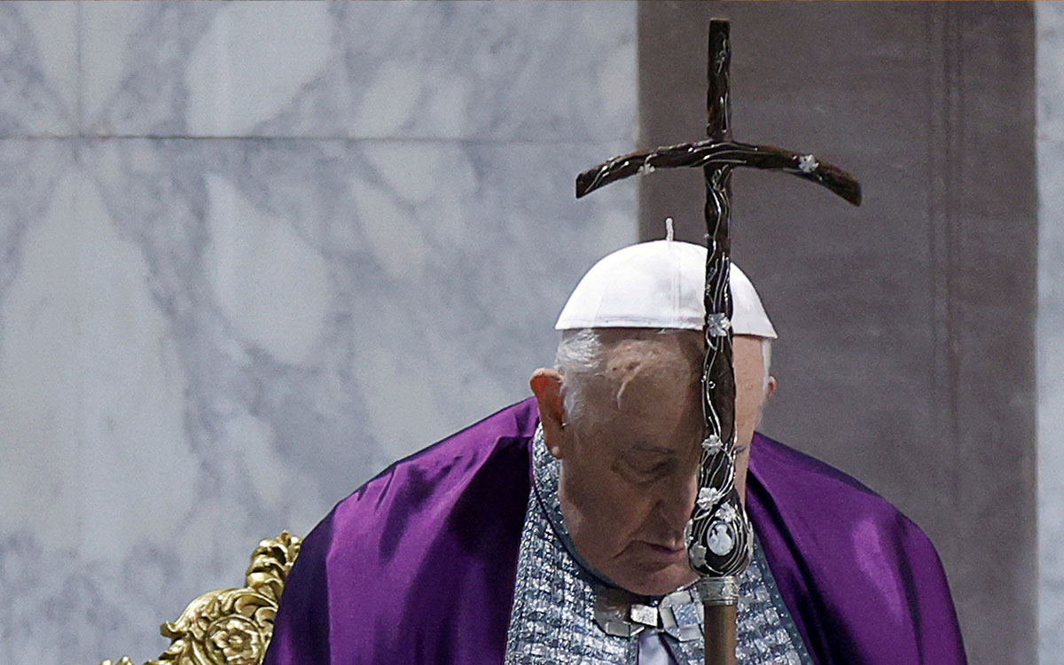 Papa Francisco pide ayuda para leer discurso debido a una bronquitis