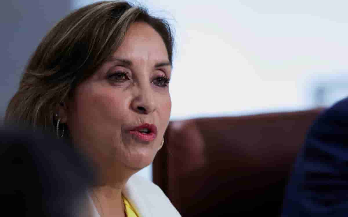 Presentan moción para destituir a presidenta de Perú, Dina Boluarte; descarta renunciar al cargo