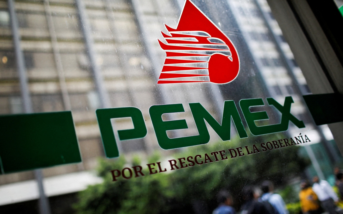 Producción de crudo de Pemex sigue cayendo a mínimos en décadas