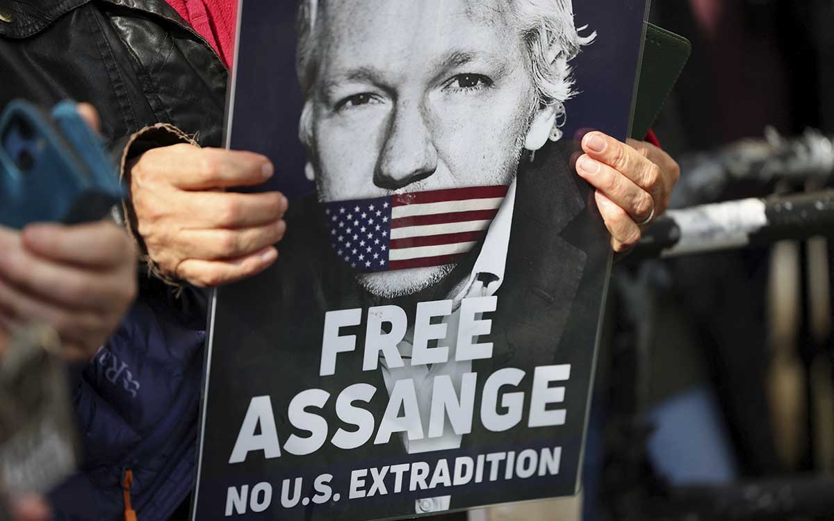 Tribunal de Londres aplaza su decisión sobre Assange, que no será aún extraditado