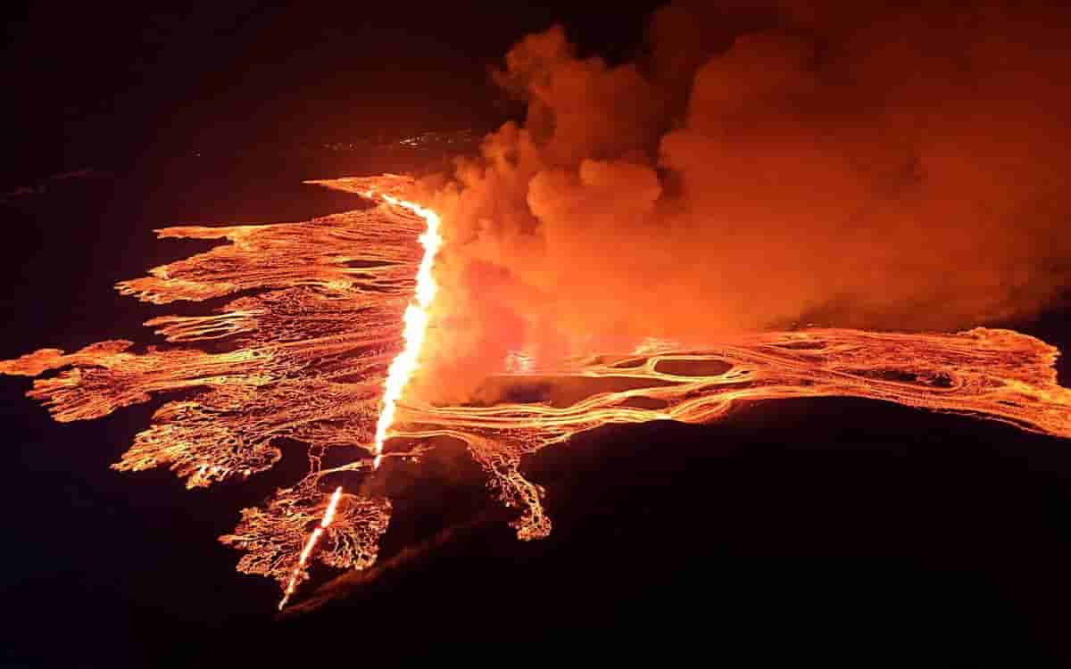 Videos | Volcán de Islandia entra en erupción; declaran estado de emergencia