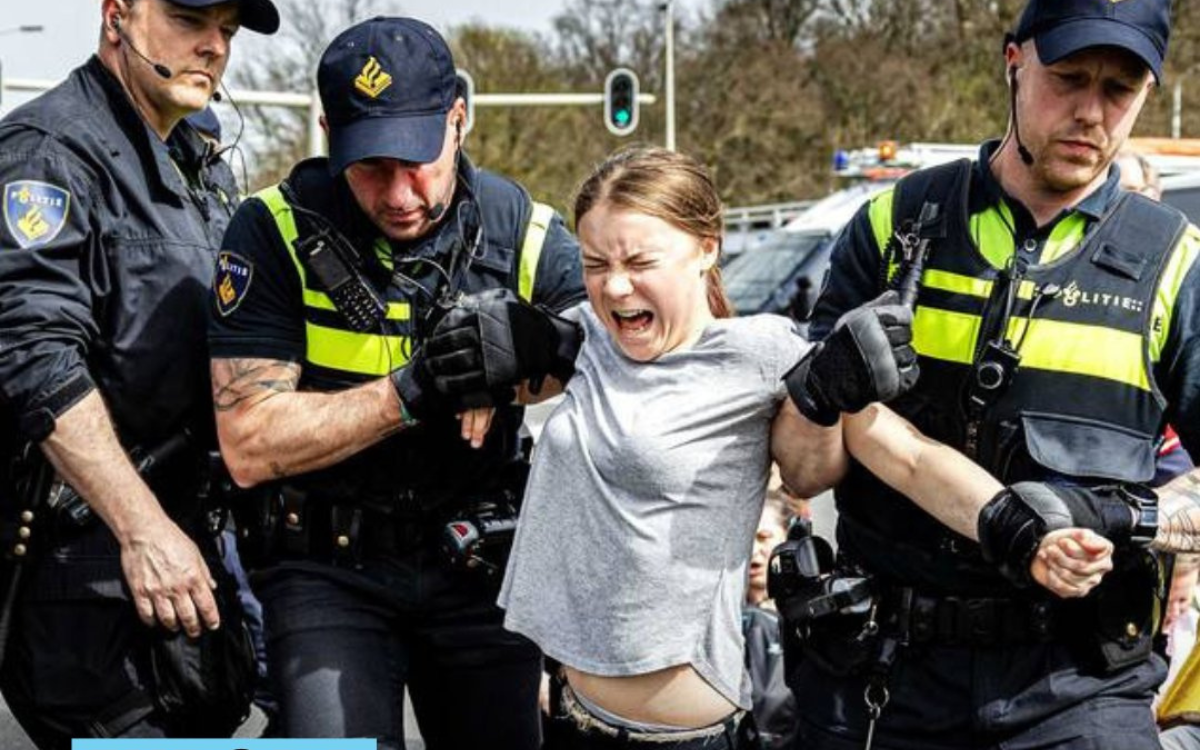 Detienen a Greta Thunberg durante una protesta en una carretera de Países Bajos | Video