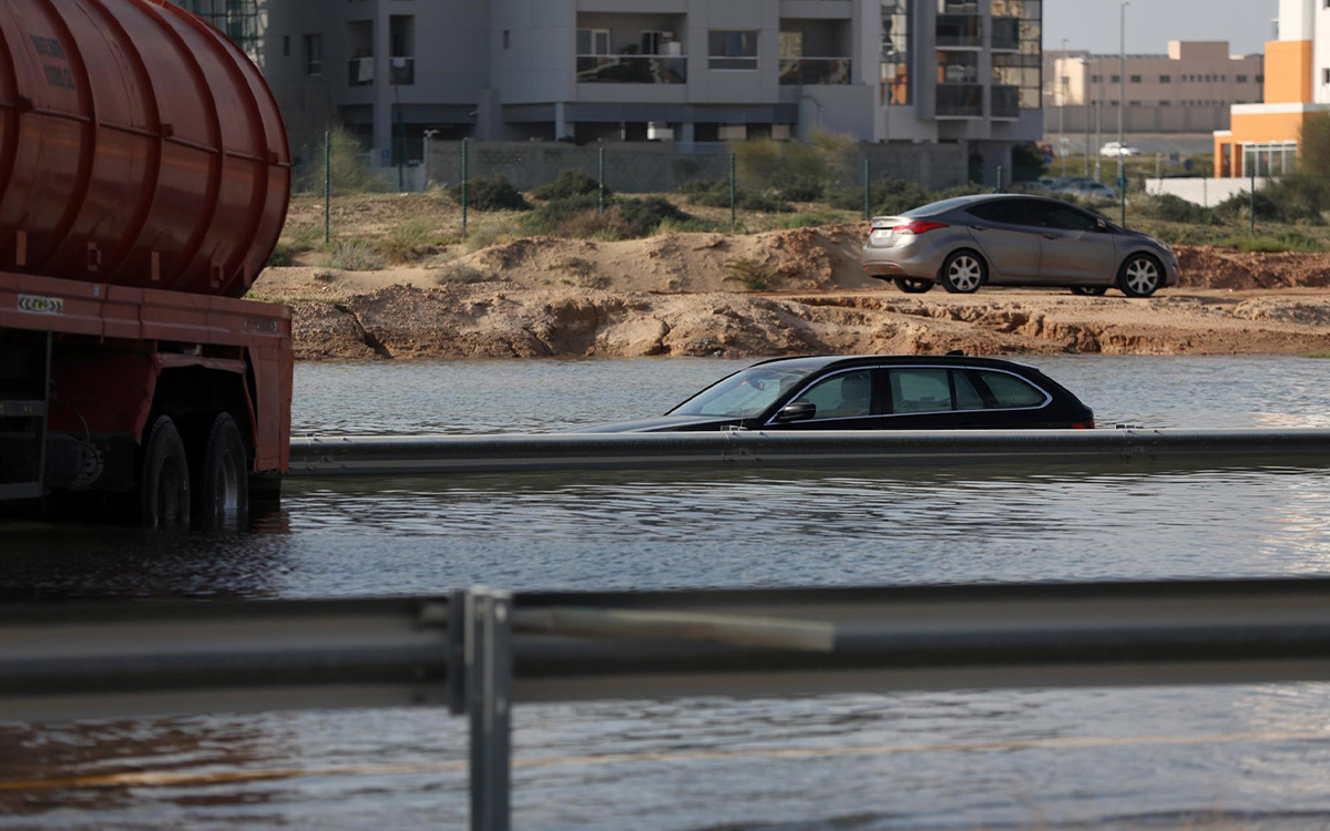 Fotos | Emiratos bajo el agua tras sus peores lluvias en 75 años; 19 personas perdieron la vida