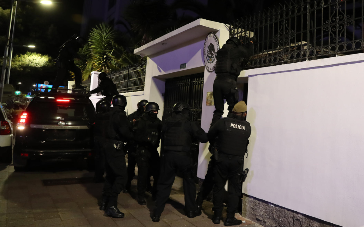 Gobiernos de Latinoamérica rechazan irrupción en la embajada de México en Ecuador