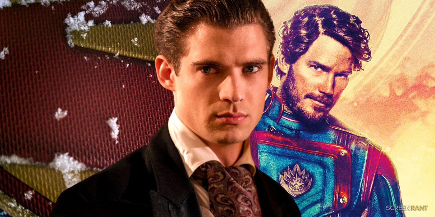 Logotipo de la película Superman detrás de David Corenswet mientras mira intensamente con Star-Lord de Chris Pratt a su derecha.