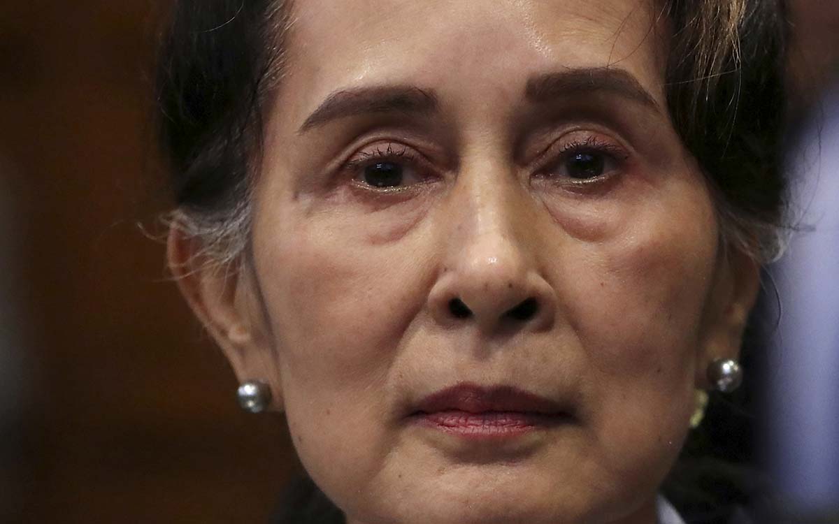 La junta militar de Myanmar indulta a más de 3 mil presos; envía a Suu Kyi a prisión domiciliaria