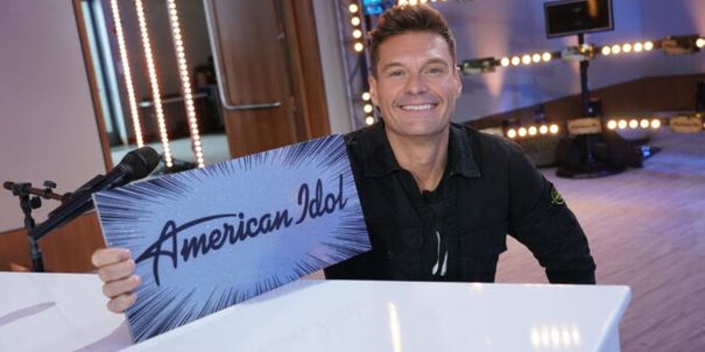 Ryan Seacrest American Idol con billete dorado