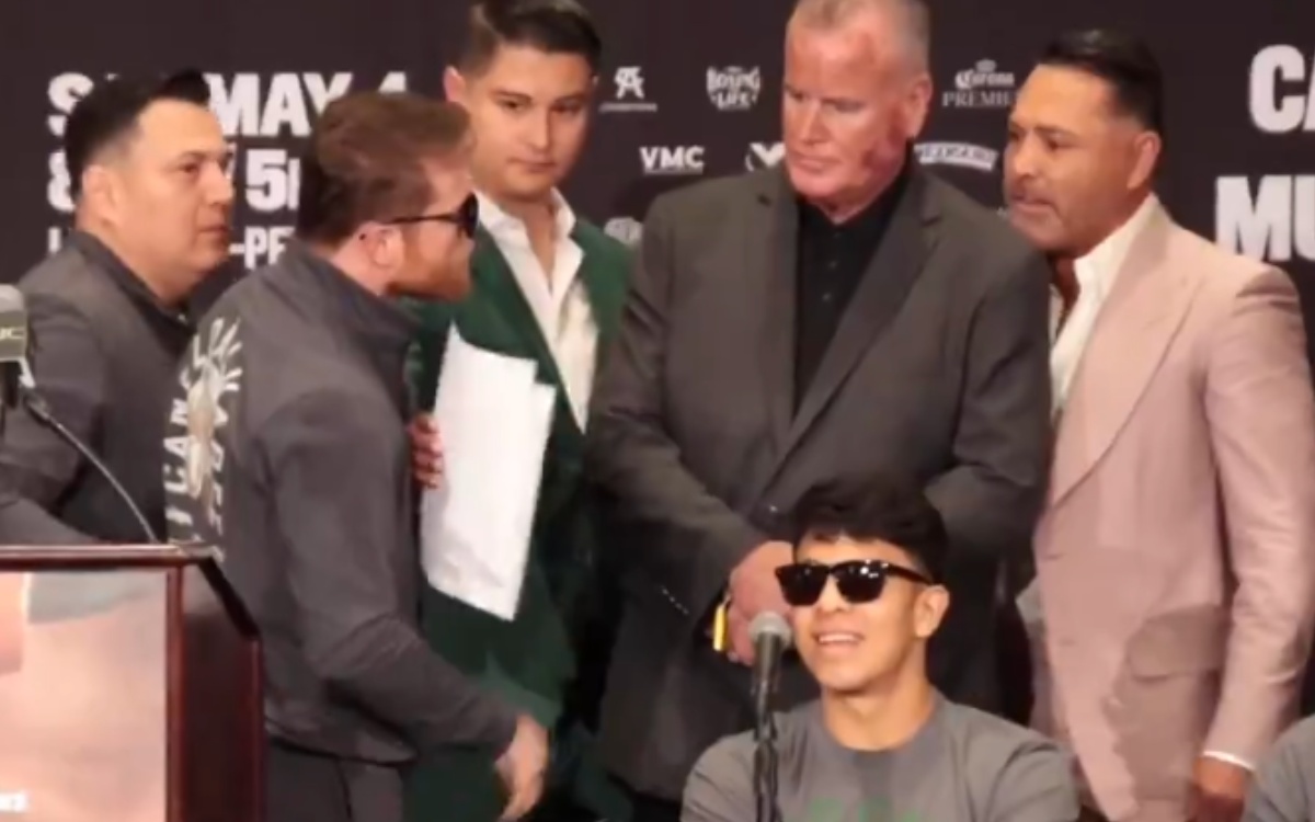 ‘Canelo’ Álvarez y De la Hoya a punto de los golpes: ‘Solo le roba a sus boxeadores’ | Video