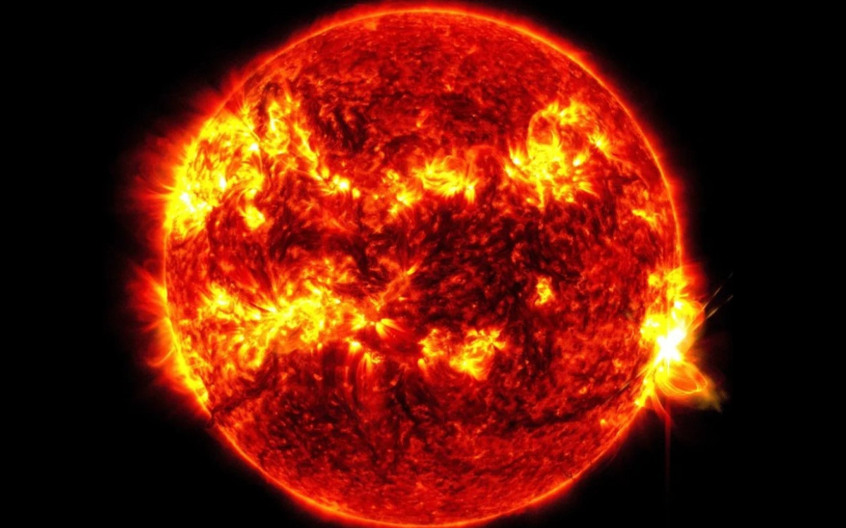 La tierra esquiva la mayor llamarada de este ciclo solar