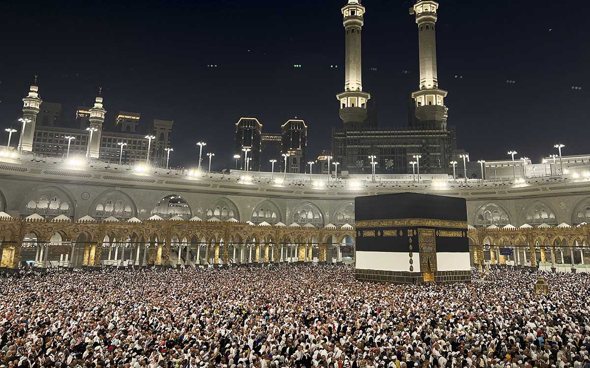 Arabia Saudita reconoce la muerte de 1,300 peregrinos en La Meca por 'estrés térmico'
