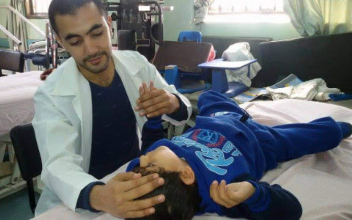 Matan a fisioterapeuta en Gaza; iba en bici a trabajar en clínica