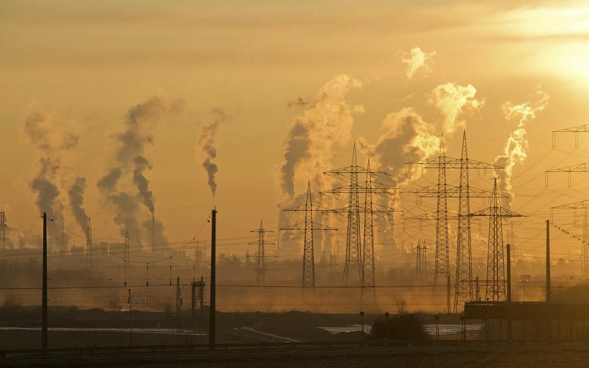 Supremo de EU bloquea regulación para reducir la contaminación del aire