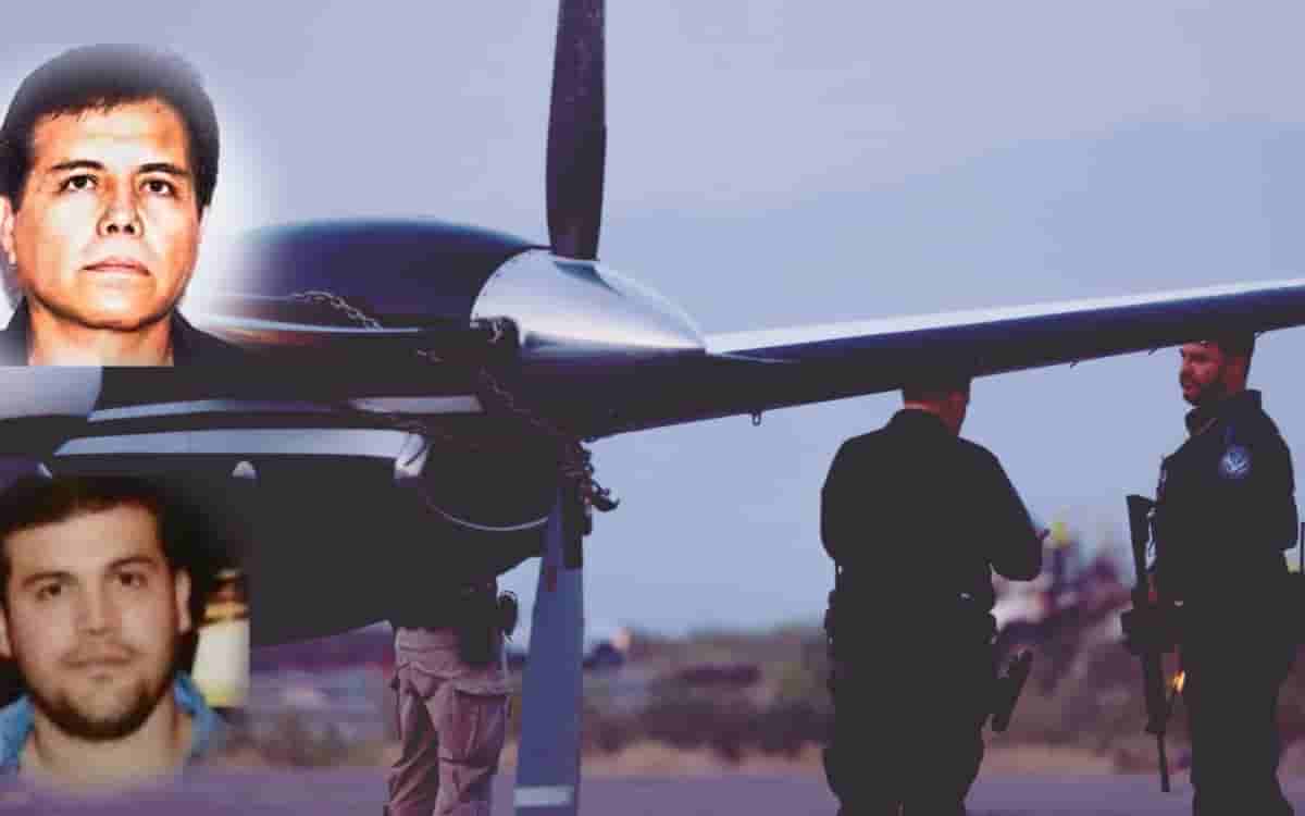 Agentes vigilan el avión en el que fue detenido ‘El Mayo’ Zambada