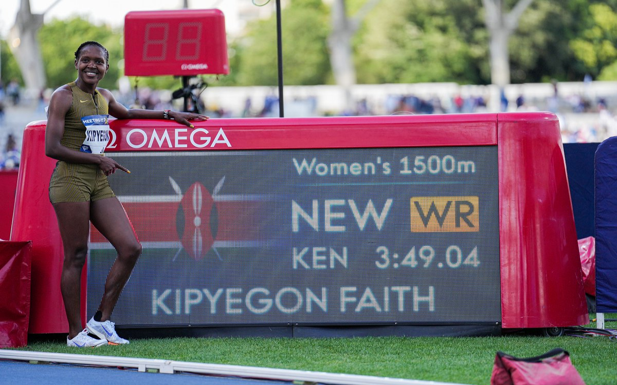 Faith Kipyegon impone una nueva marca mundial en los 1500 metros