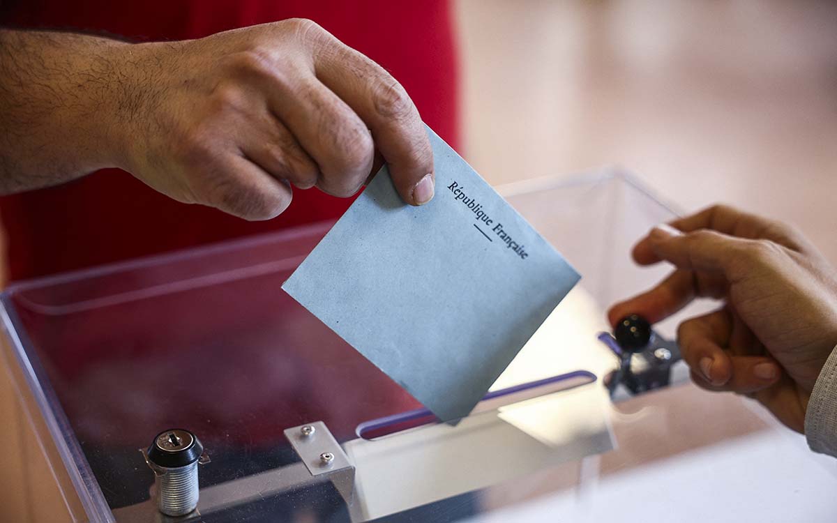Los franceses deciden si confirman el triunfo de la ultraderecha en la segunda vuelta de las elecciones legislativas