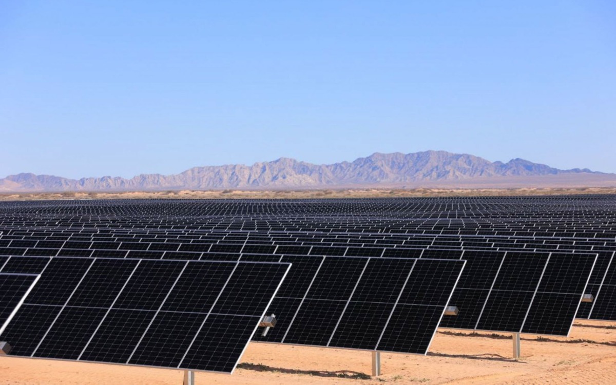 México pide a EU no subir aranceles a sus exportaciones de paneles solares