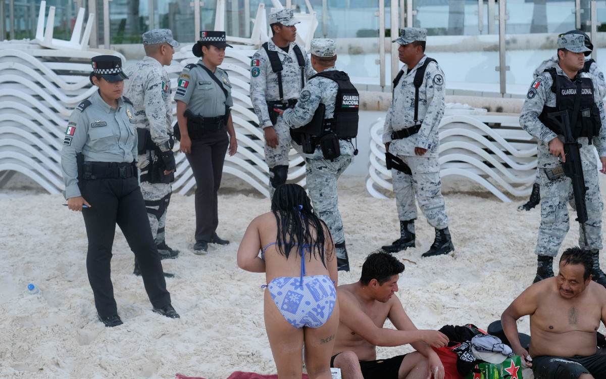 Niño de 12 años muere por bala perdida en playa de Cancún