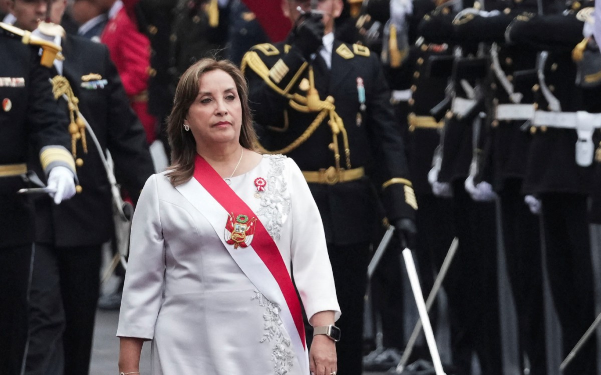 Presidente peruana responde 'tu mamá' a ciudadano que le gritó '¡corrupta!' | Video