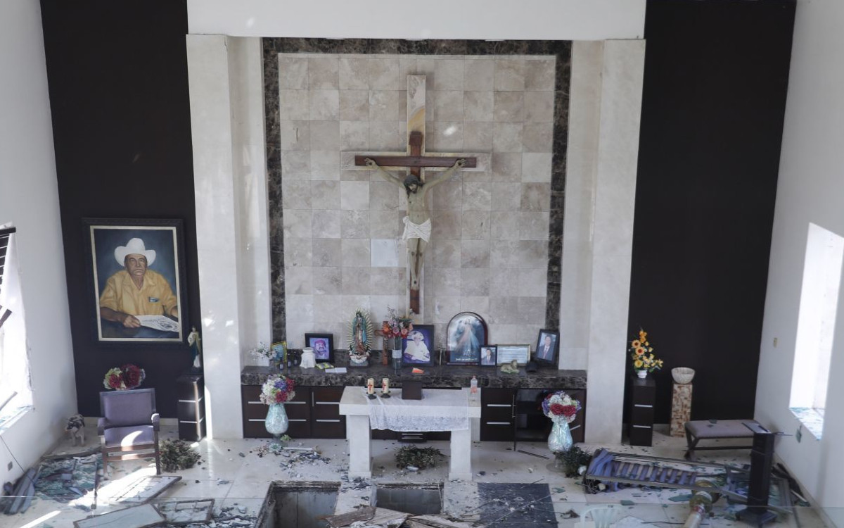 Roban cuerpos y destrozan capilla familiar de líder del Cártel de Sinaloa