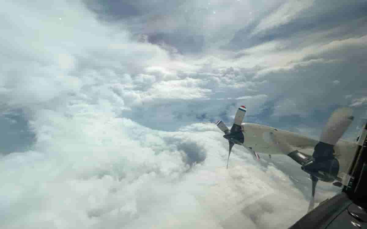 Video | ¡Impactante! Avión cazahuracanes graba dentro del ojo del huracán Beryl